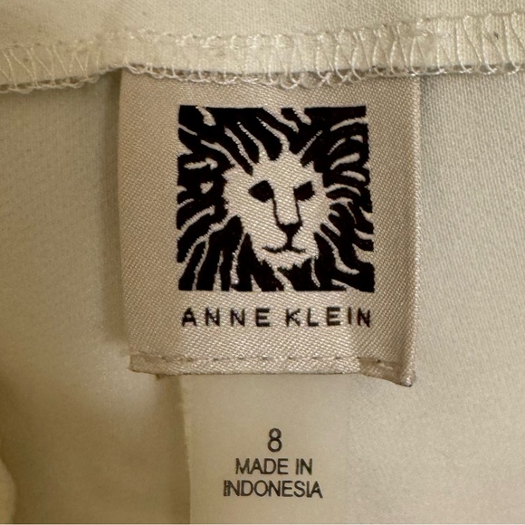 Anne Kline off-white/winter white/ dress slacks. Size 8 Ankle Length. - Picture 3 of 13